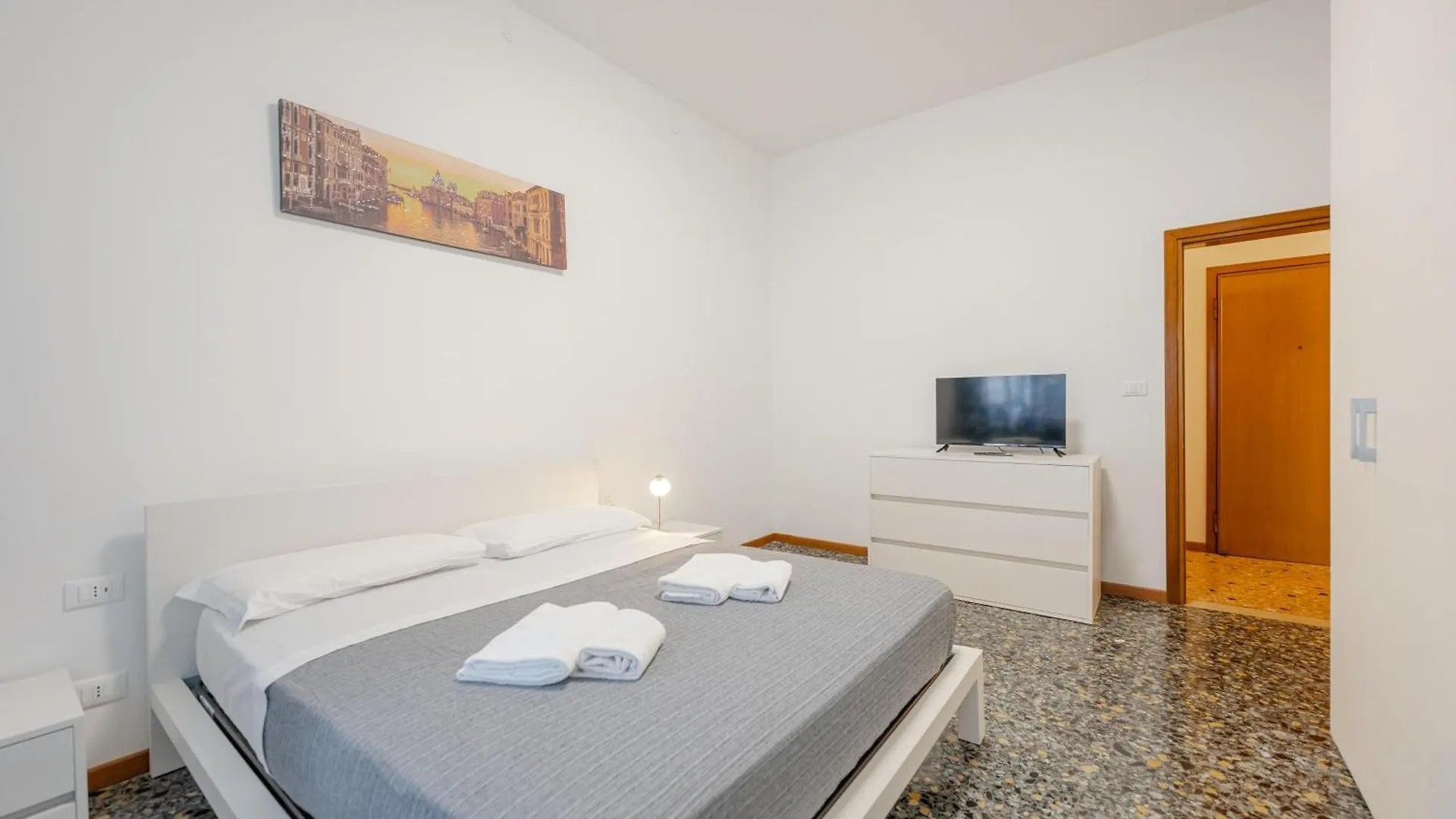 Tatiana Flat - 10 Minutes To Venice - Mestre Train Station - Free Parking