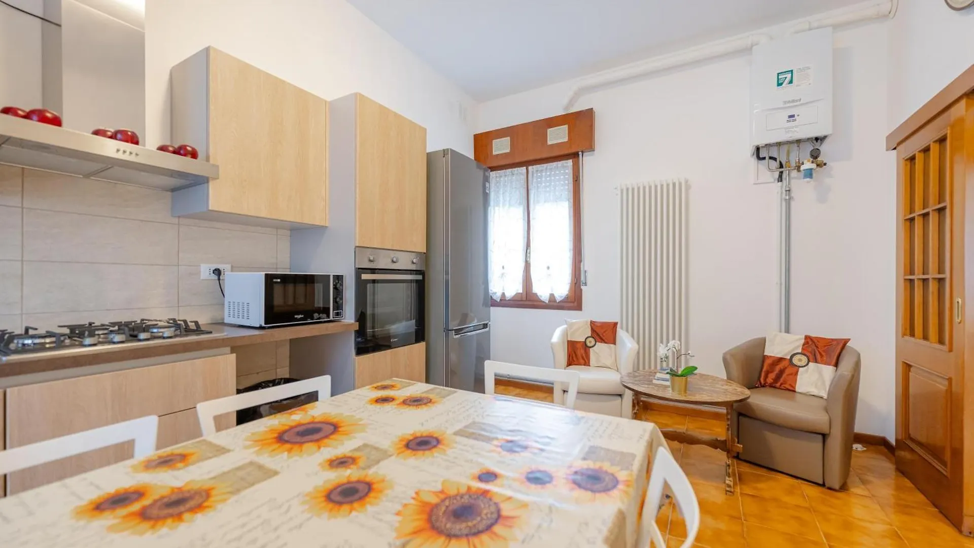 Tatiana Flat - 10 Minutes To Venice - Mestre Train Station - Free Parking דירה